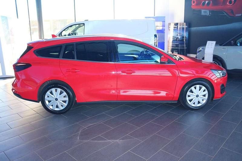 Gebraucht Ford Focus Titanium X 116 PS (85 kW) 2023 Racerot Kombi