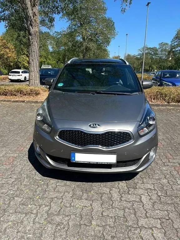 Gebraucht Kia Carens Spirit 141 PS (103 kW) 2016 Silber Van / Kleinbus