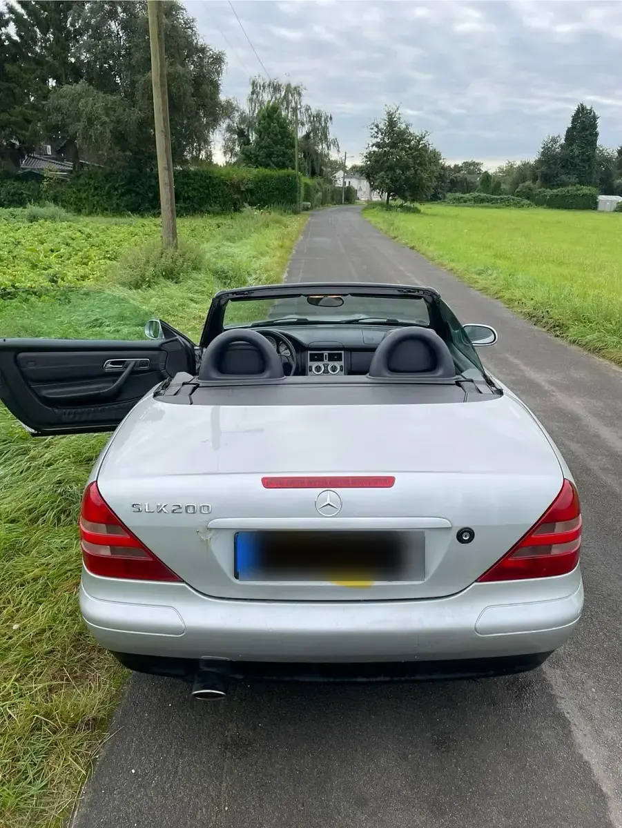 Second-hand Mercedes SLK200 136 CP (100 kW) 1998 Argintiu Cabrio