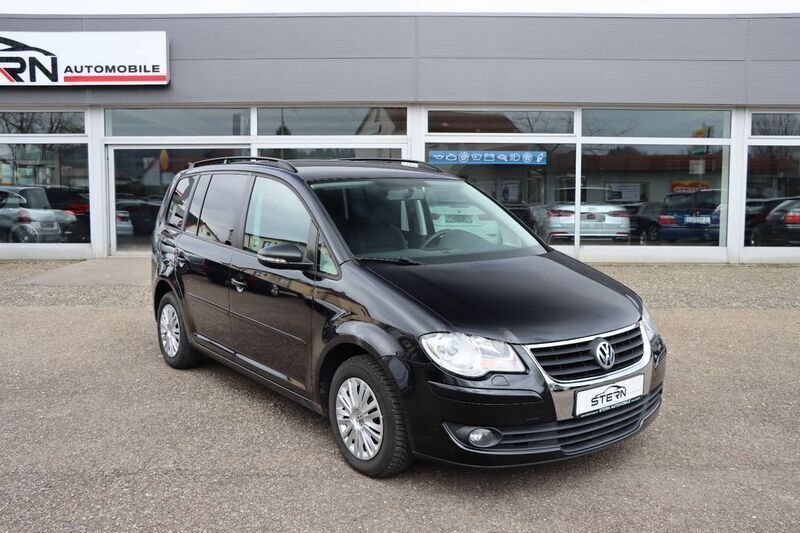 Deep black perleffekt Gebraucht 2009 VW Touran Trendline Van / Kleinbus | 2.290 € (Superpreis) - Bild 1/4