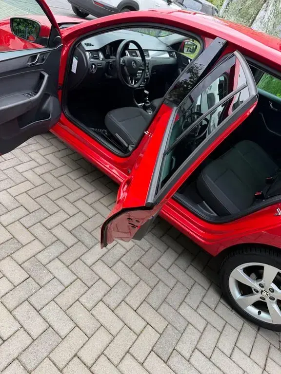 Gebraucht Skoda Rapid Active 86 PS (63 kW) 2014 Rot Kleinwagen