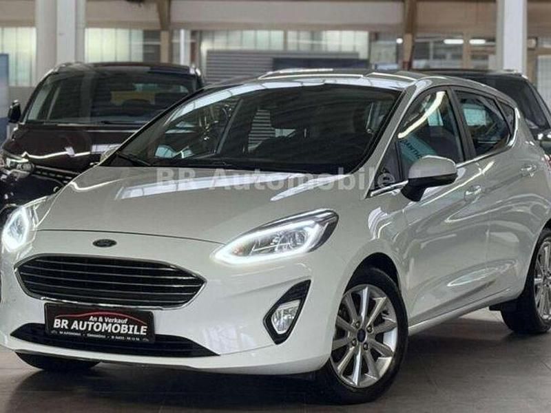 Weiß Gebraucht 2019 Ford Fiesta Titanium Kleinwagen | 13.990 € (Fairer Preis) - Bild 1/4