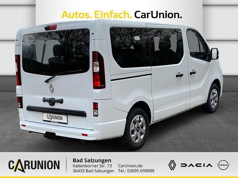 Second-hand Renault Trafic Evolution 150 CP (110 kW) 2024 Alb Monovolum