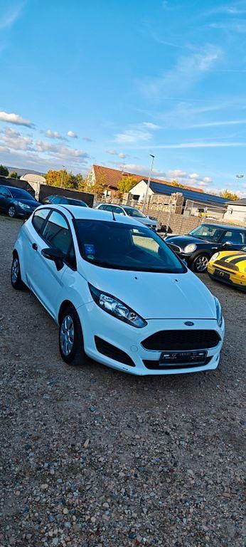 Weiß Gebraucht 2016 Ford Fiesta Kleinwagen | 3.499 € (Guter Preis) - Bild 1/4