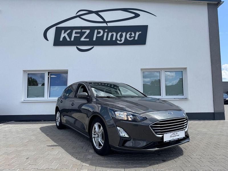 Grau Gebraucht 2019 Ford Focus Cool & Connect Limousine | 15.499 € (Fairer Preis) - Bild 1/4