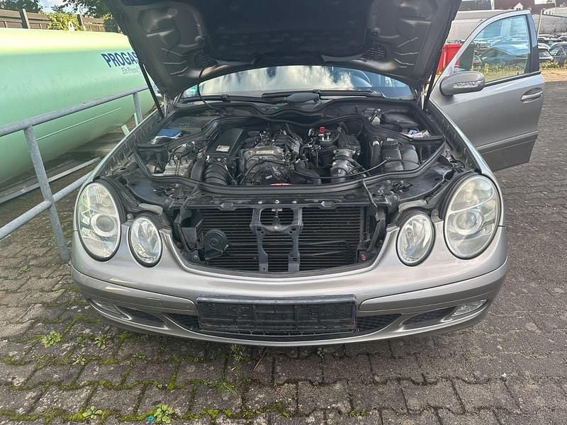 Gebraucht Mercedes E200 Classic 122 PS (89 kW) 2004 Beige Limousine