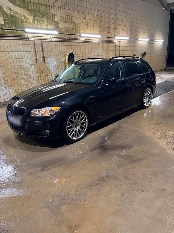 Gebraucht BMW 318 143 PS (105 kW) 2009 Schwarz Kombi