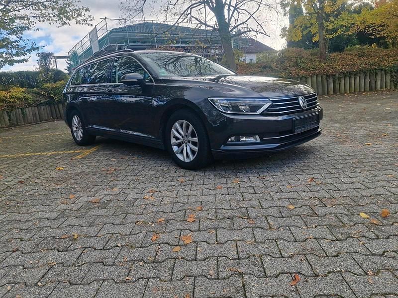 Grau Gebraucht 2018 VW Passat Kombi | 14.500 € (Fairer Preis) - Bild 1/4