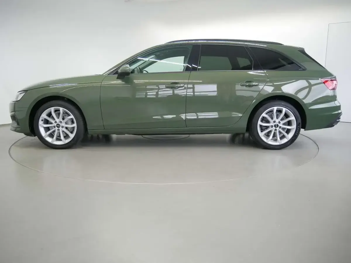 Second-hand Audi A4 204 CP (150 kW) 2023 Verde Break