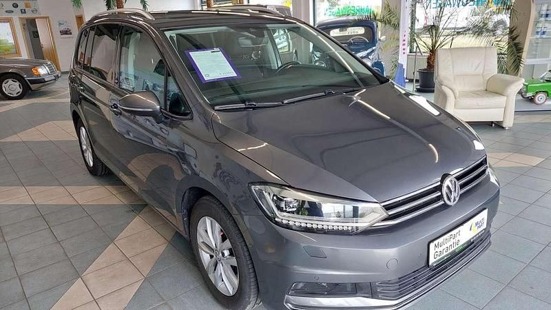 Indiumgrau metallic Gebraucht 2017 VW Touran Sound Van / Kleinbus | 21.500 € (Fairer Preis) - Bild 1/4