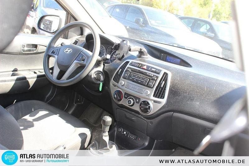 Gebraucht Hyundai i20 Edition 86 PS (63 kW) 2012 Ember gray Kleinwagen
