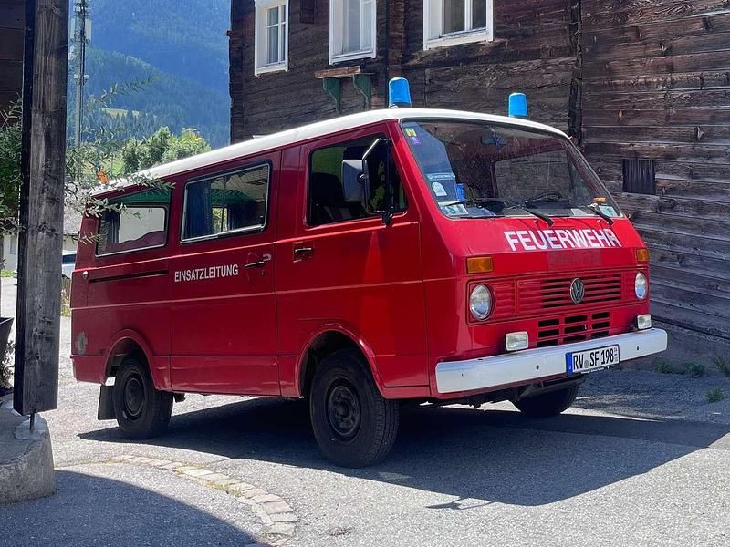 Second-hand VW LT 90 CP (66 kW) 1983 Roșu Break