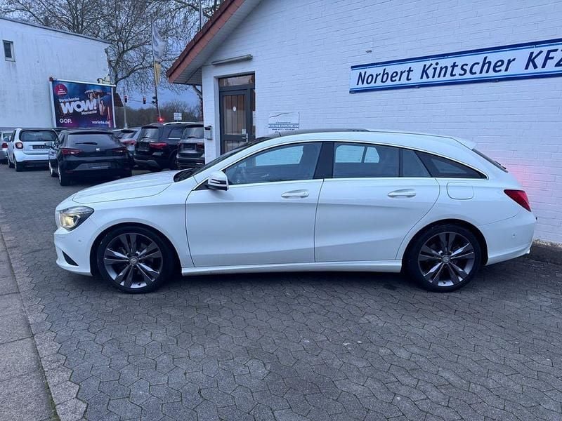 Gebraucht Mercedes CLA180 Shooting Brake Urban 122 PS (89 kW) 2016 Weiß Kombi