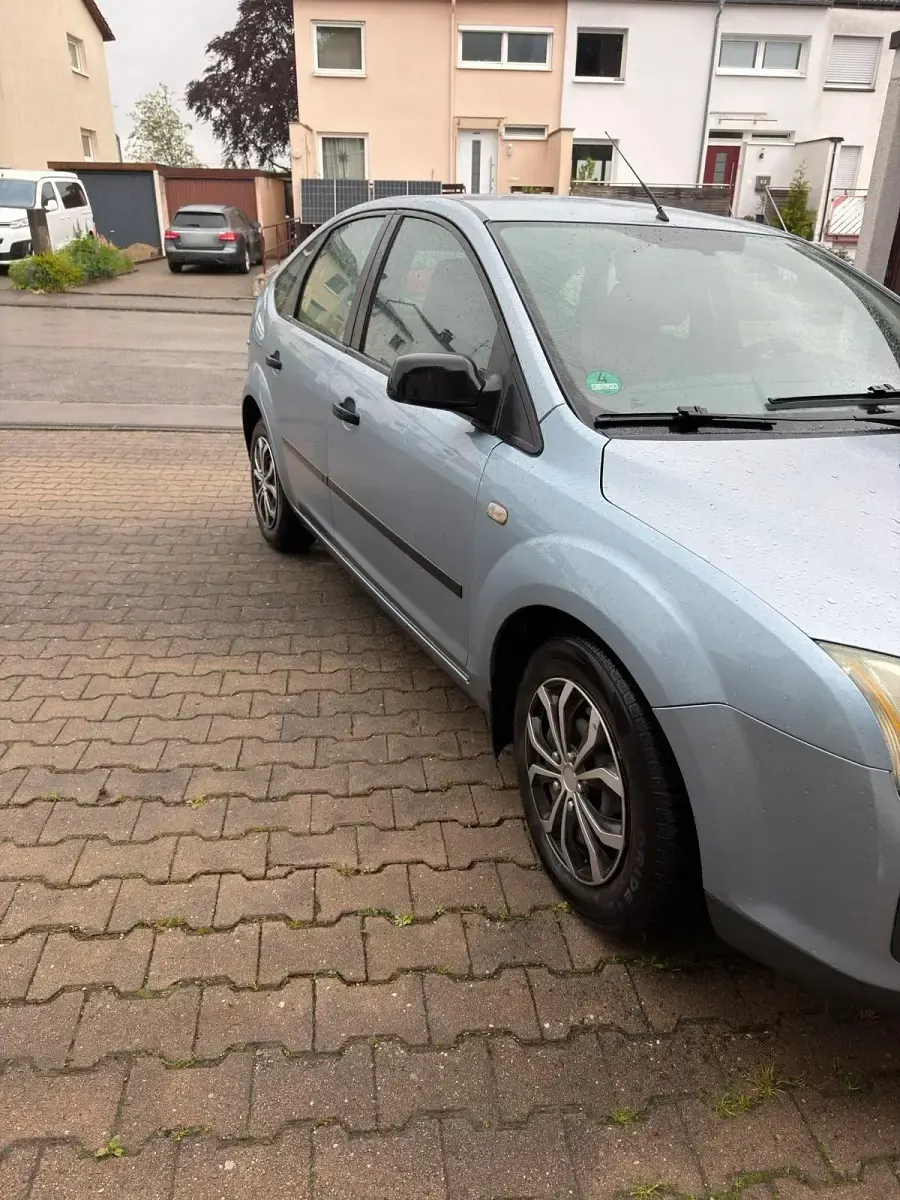 Gebraucht Ford Focus 115 PS (84 kW) 2006 Blau Kleinwagen