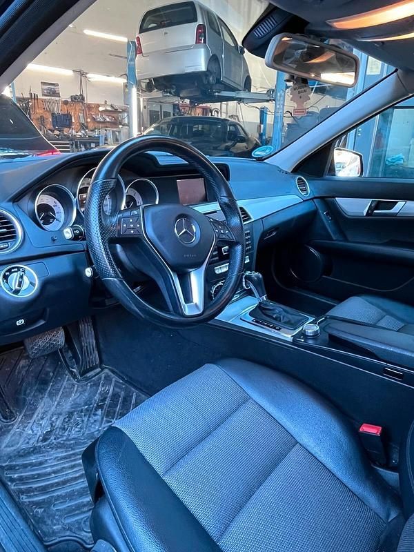 Gebraucht Mercedes C220 170 PS (125 kW) 2012 Schwarz Kombi
