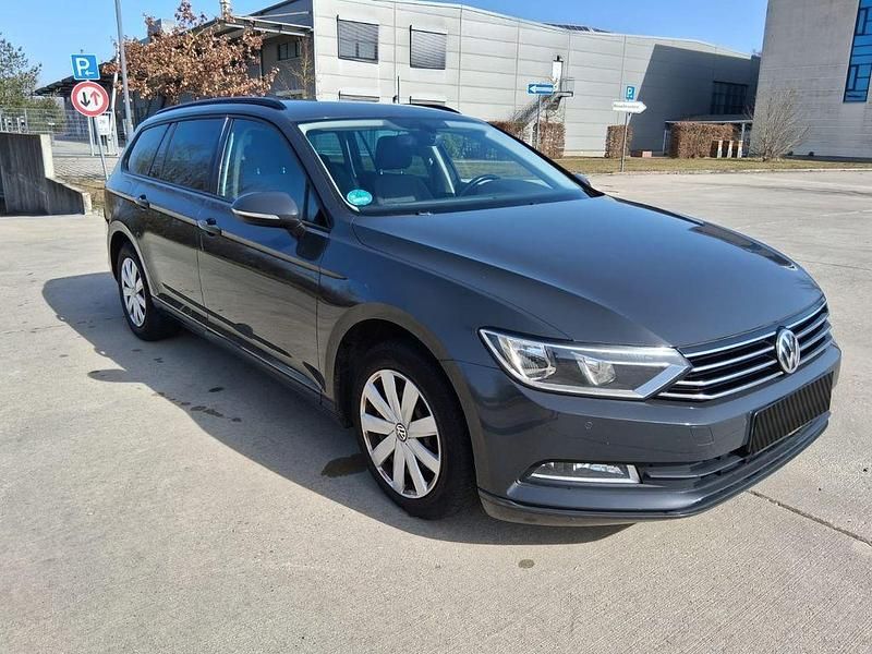 Gebraucht VW Passat Trendline 120 PS (88 kW) 2016 Grau Kombi