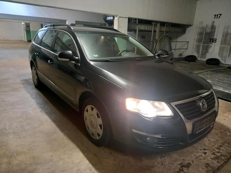 Gebraucht VW Passat 150 PS (110 kW) 2011 Schwarz Kombi