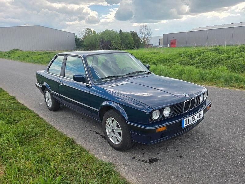 Second-hand BMW 320 129 CP (94 kW) 1987 Albastru Berlinǎ