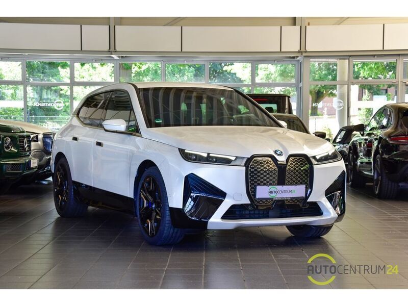 Weiss Gebraucht 2022 BMW iX Sport Line SUV | 59.990 € - Bild 1/4