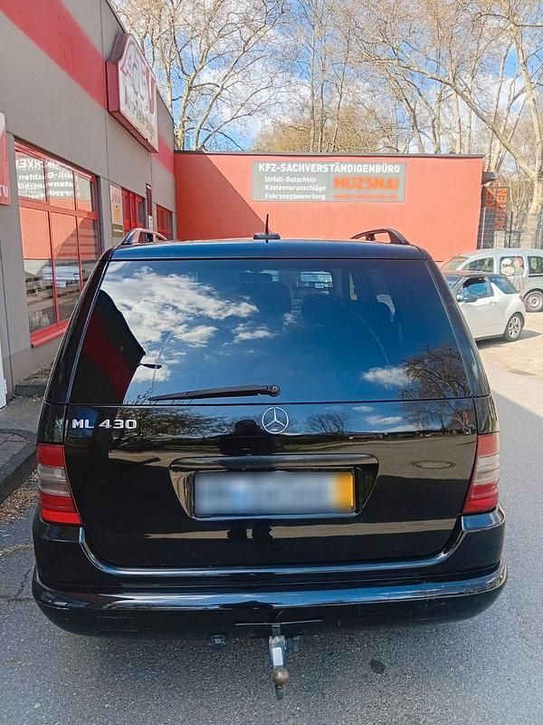 Gebraucht Mercedes ML430 272 PS (200 kW) 2000 Schwarz SUV