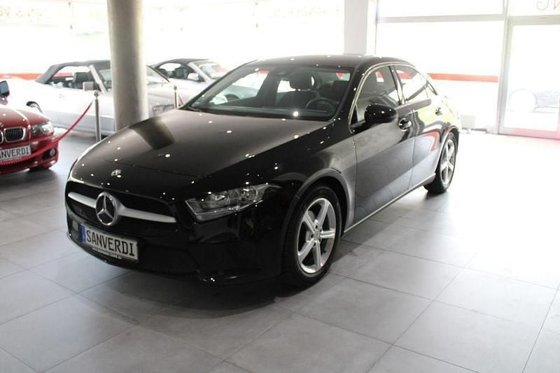 Nachtschwarz Gebraucht 2020 Mercedes A180 Business Limousine | 19.990 € (Fairer Preis) - Bild 1/4