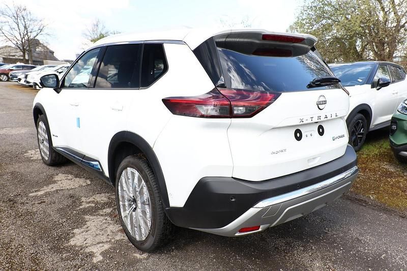 Neu Nissan X-Trail Tekna+ 213 PS (156 kW) 2025 Pearl white perleffekt SUV