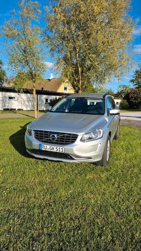 Silber Gebraucht 2016 Volvo XC60 Momentum SUV | 18.000 € (Superpreis) - Bild 1/4