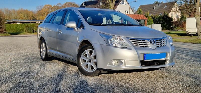Silber Gebraucht 2010 Toyota Avensis Kombi | 5.000 € (Guter Preis) - Bild 1/4