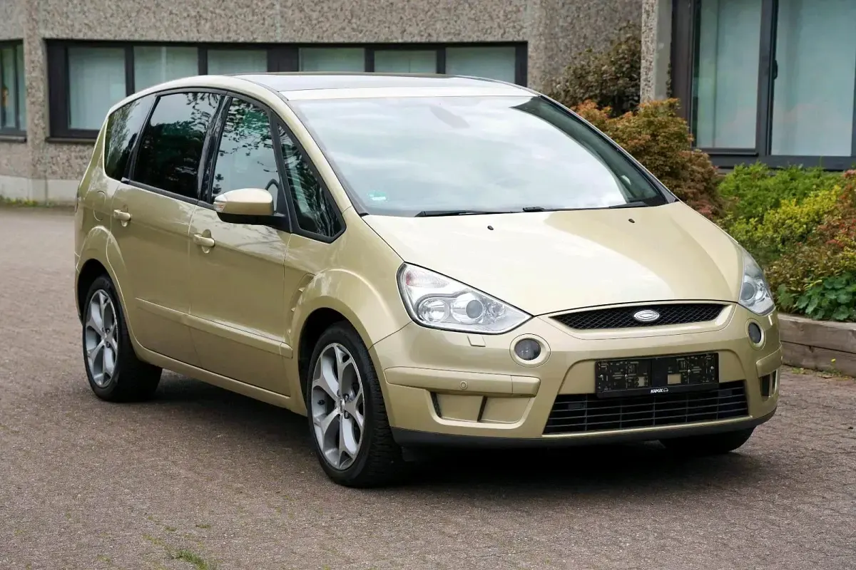 Gebraucht Ford S-MAX Titanium 131 PS (96 kW) 2006 Andere farben Van / Kleinbus
