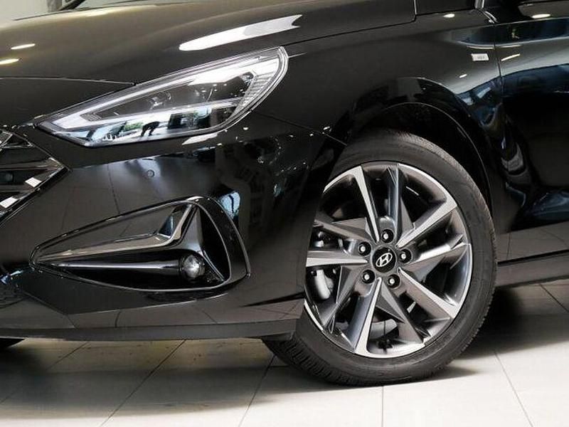 Phantom black / mic Gebraucht 2022 Hyundai i30 Trend Limousine | 18.490 € (Fairer Preis) - Bild 1/2