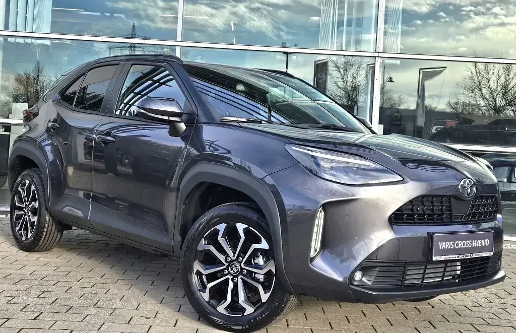 Neu Toyota Yaris Cross 131 PS (96 kW) 2026 Grau SUV