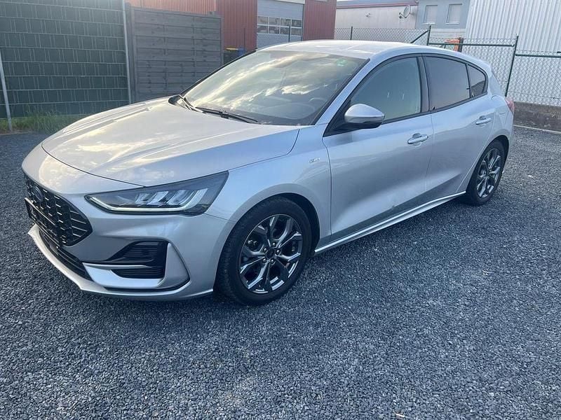 Gebraucht Ford Focus ST-Line 125 PS (91 kW) 2023 Silber Limousine