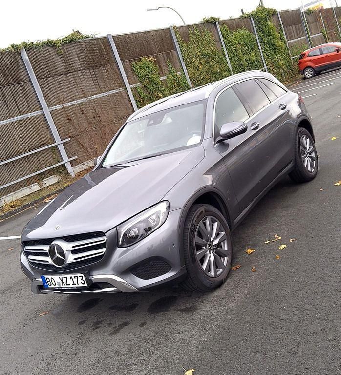 Grau Gebraucht 2017 Mercedes GLC250 SUV | 23.200 € (Guter Preis) - Bild 1/4