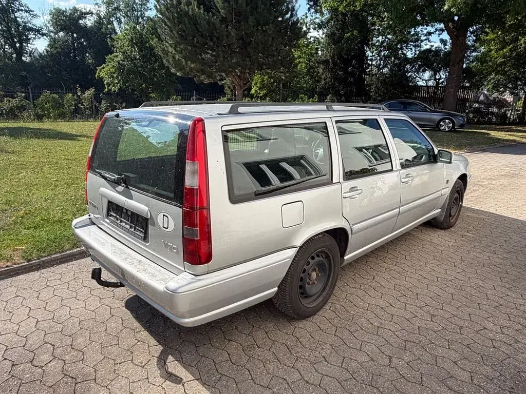 Gebraucht Volvo V70 140 PS (102 kW) 1998 Silber Kombi