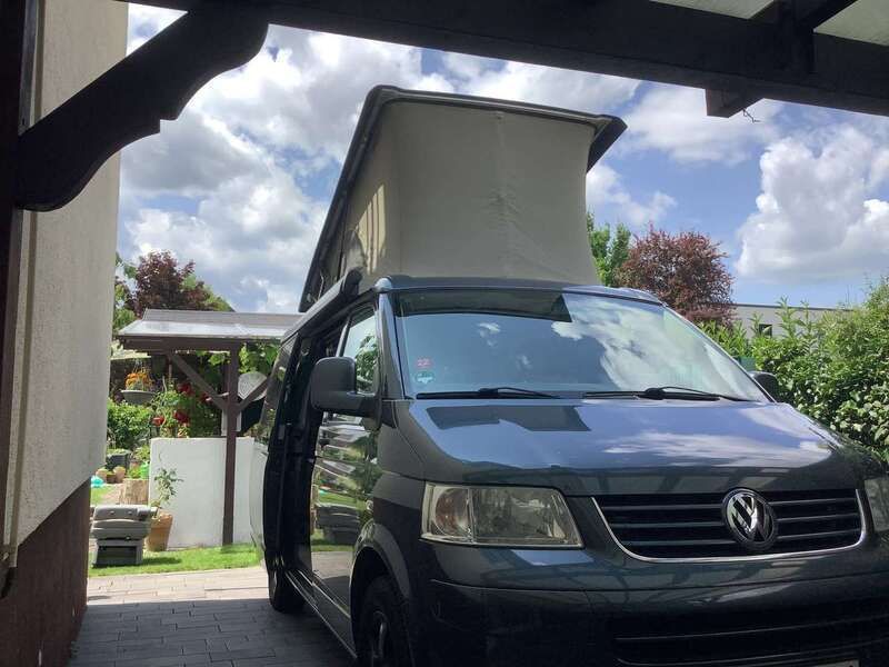 Grau Gebraucht 2009 VW T5 Highline Van | 29.000 € - Bild 1/4