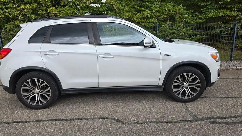 Weiß Gebraucht 2016 Mitsubishi ASX Plus SUV | 11.900 € (Etwas zu teuer) - Bild 1/4