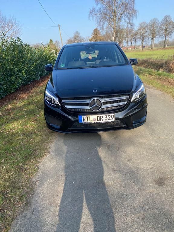 Gebraucht Mercedes B200 156 PS (114 kW) 2018 Schwarz Van / Kleinbus