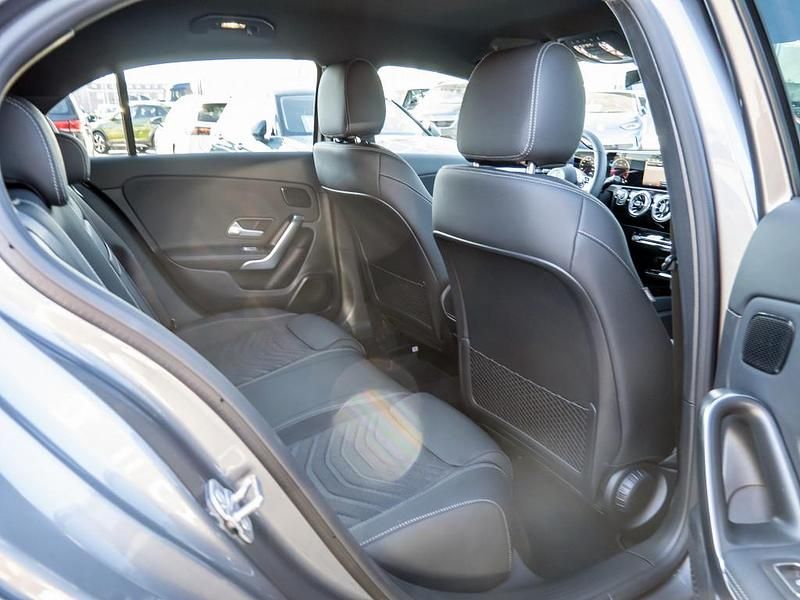 Gebraucht Mercedes A220 Advanced Plus 190 PS (139 kW) 2026 Grau / mountaingrau Limousine