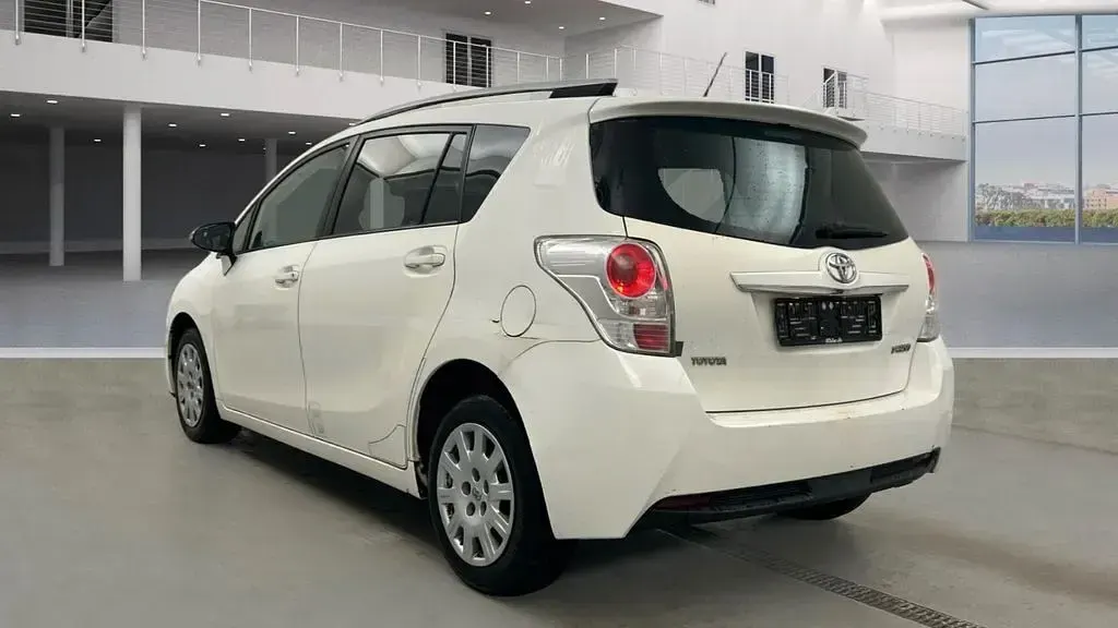 Gebraucht Toyota Verso Basis 111 PS (81 kW) 2016 Weiß Van / Kleinbus
