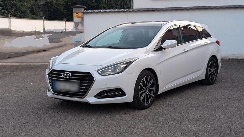 Weiß Gebraucht 2015 Hyundai i40 Kombi | 10.499 € (Etwas zu teuer) - Bild 1/4