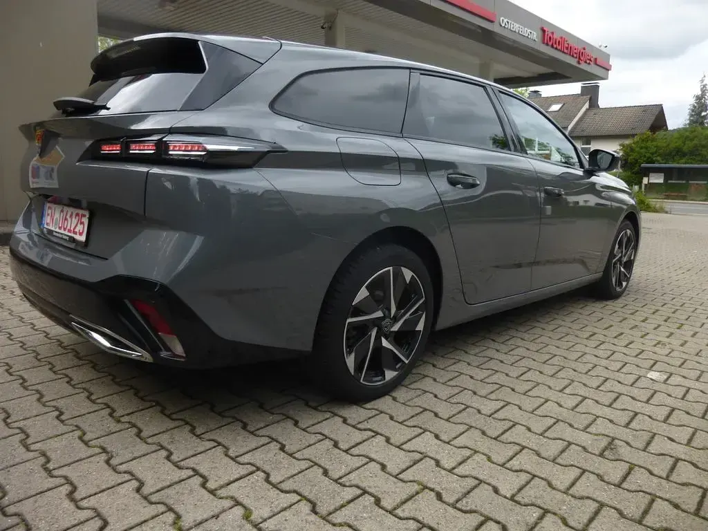 Gebraucht Peugeot 308 Allure 131 PS (96 kW) 2023 Grau Kombi