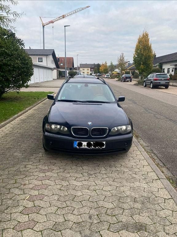 Blau Gebraucht 2004 BMW 318 Kombi | 1.200 € (Guter Preis) - Bild 1/4