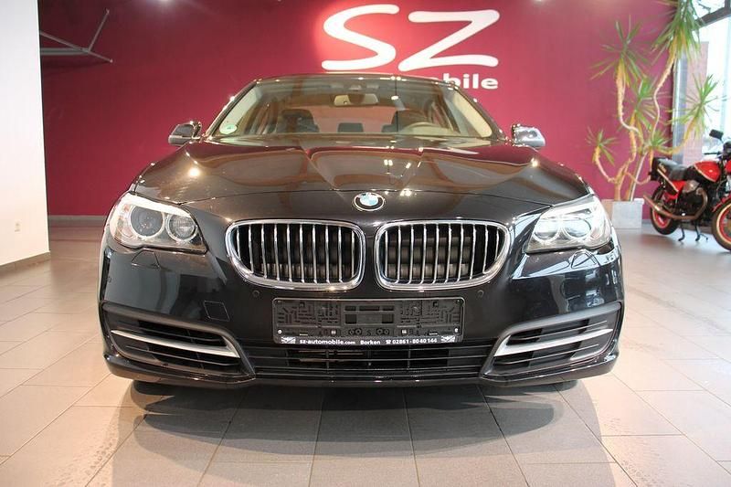 Gebraucht BMW 520 184 PS (135 kW) 2014 Saphirschwarz Limousine