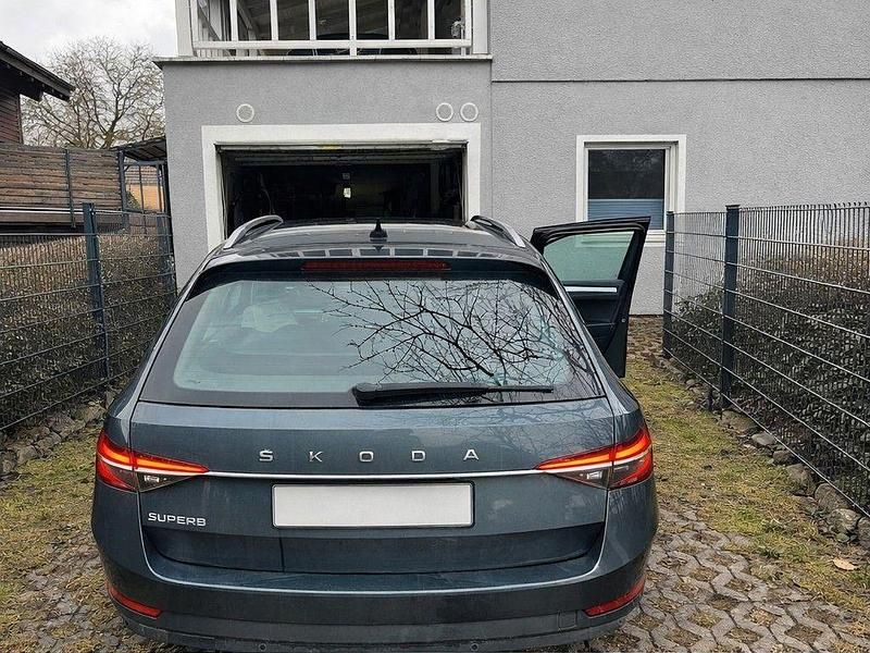 Gebraucht Skoda Superb Ambition 150 PS (110 kW) 2019 Grau Kombi