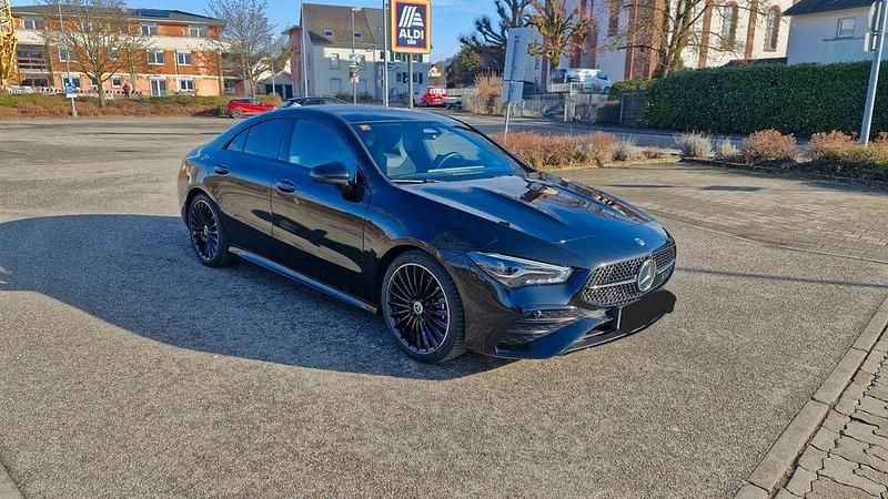 Schwarz Gebraucht 2024 Mercedes CLA220 Limousine | 41.900 € (Teuer) - Bild 1/4