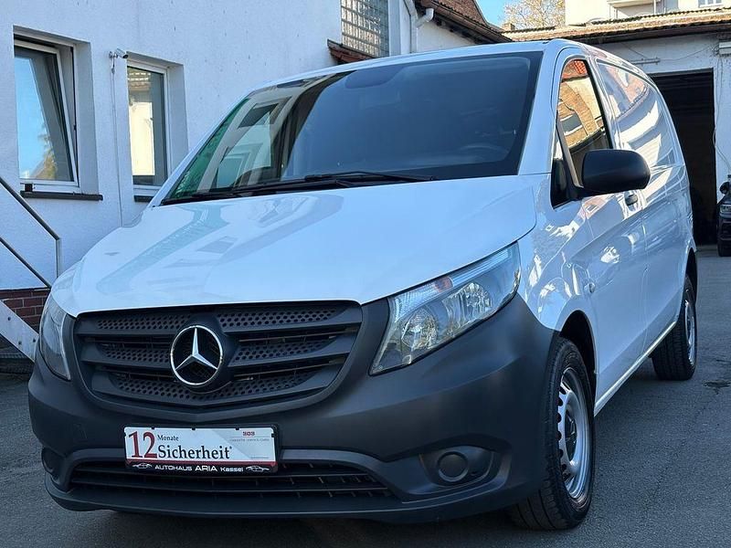 Usado Mercedes Vito 163 HP (119 kW) 2015 Branco Van