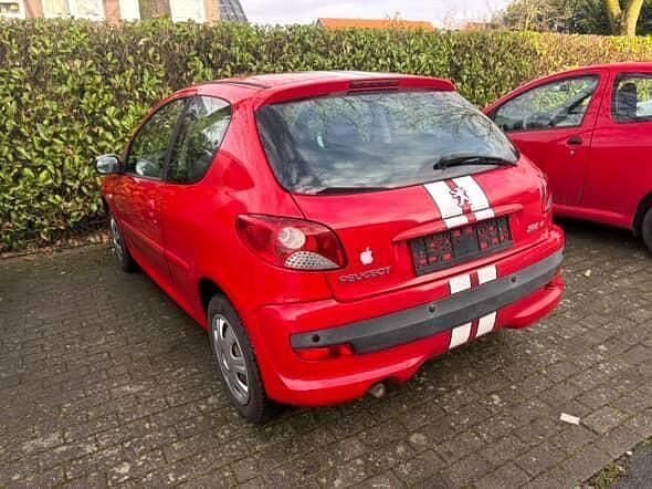 Gebraucht Peugeot 206+ 75 PS (55 kW) 2011 Rot Kleinwagen