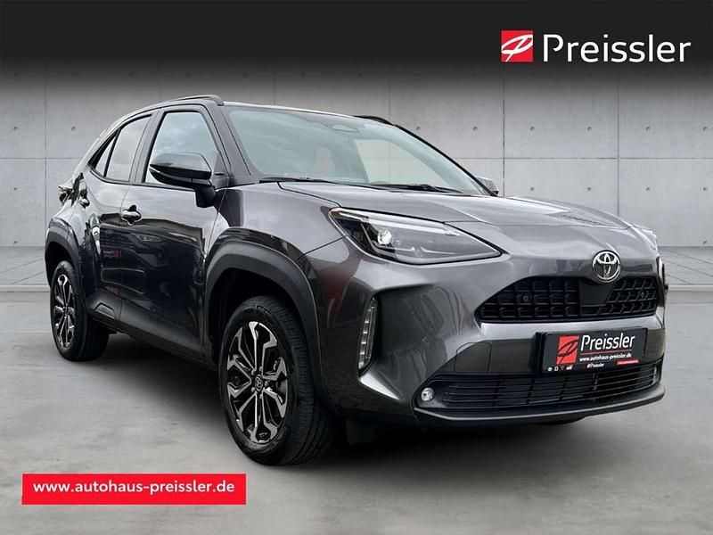 Neu Toyota Yaris Hybrid 131 PS (96 kW) 2025 Grau Limousine