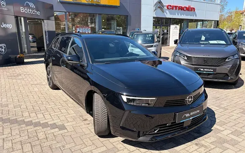 Neu Opel Astra Edition 130 PS (95 kW) 2025 Schwarz Kleinwagen
