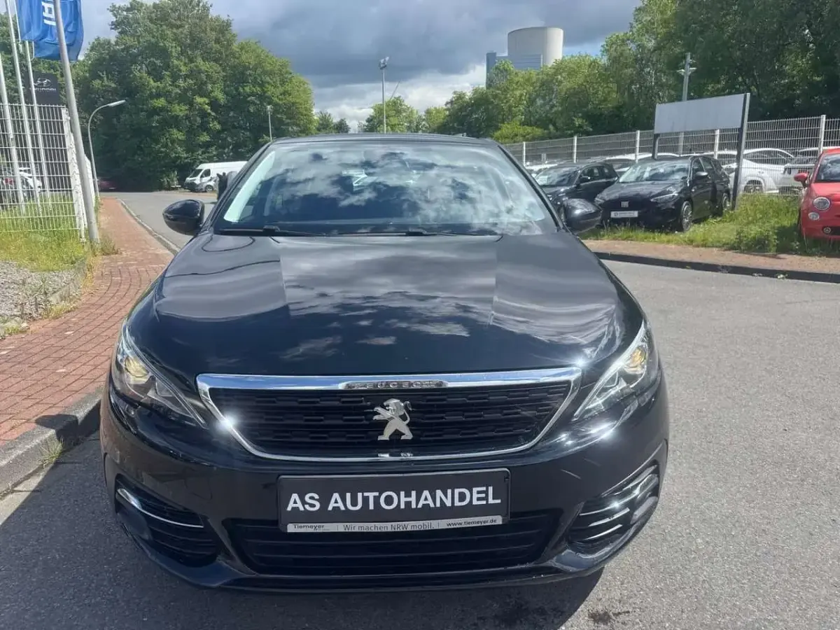 Gebraucht Peugeot 308 131 PS (96 kW) 2019 Schwarz Kombi